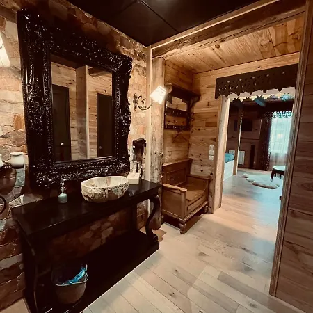 La Casa Blue Wingles